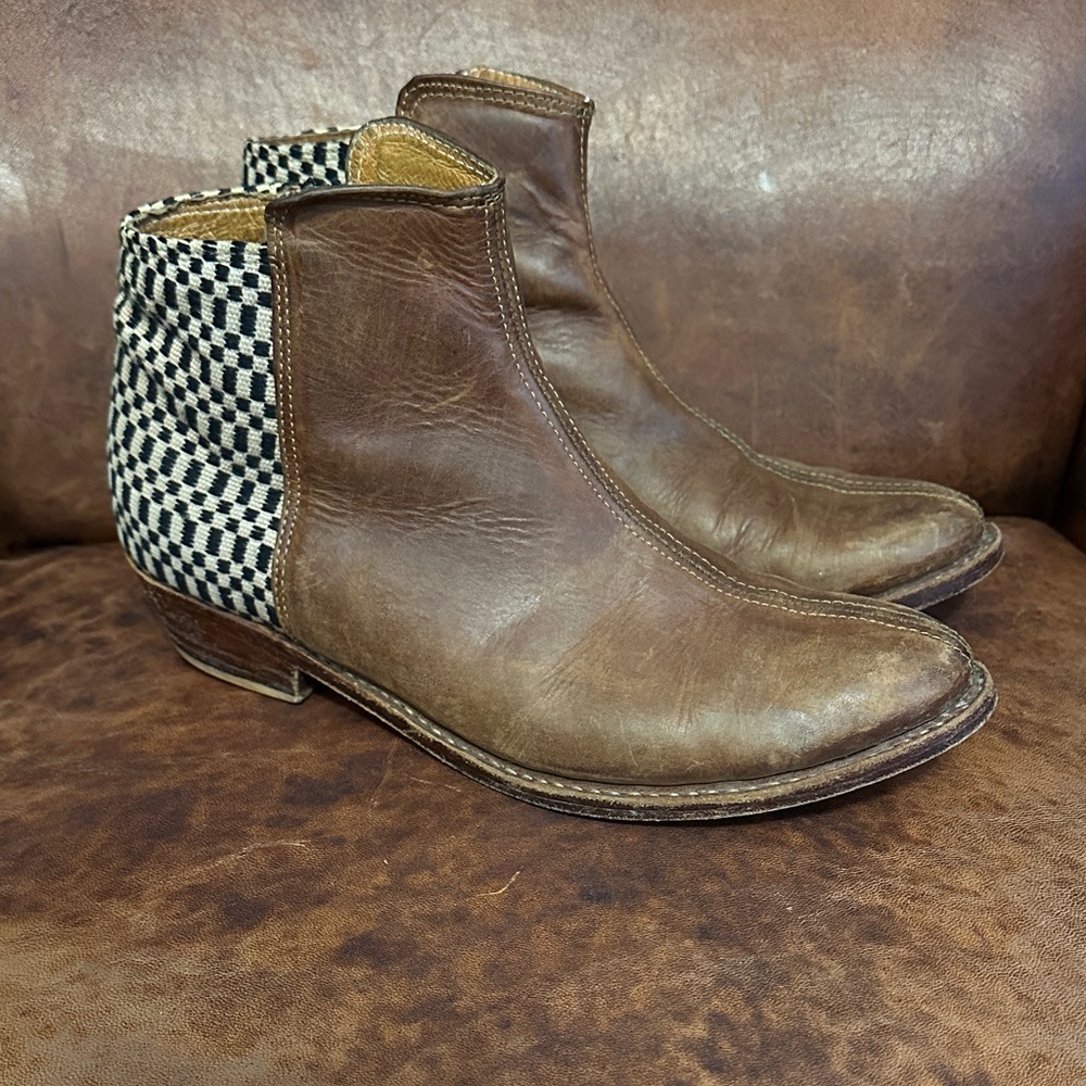Root Collective Espe Ankle Boots with Checkered Detail Women’s 9